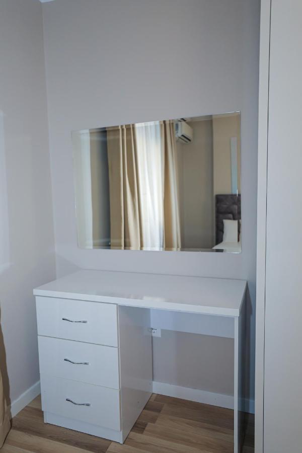 Miku Apartment -Outstanding Apartment At Taiwan Тирана Экстерьер фото