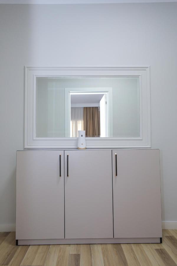 Miku Apartment -Outstanding Apartment At Taiwan Тирана Экстерьер фото